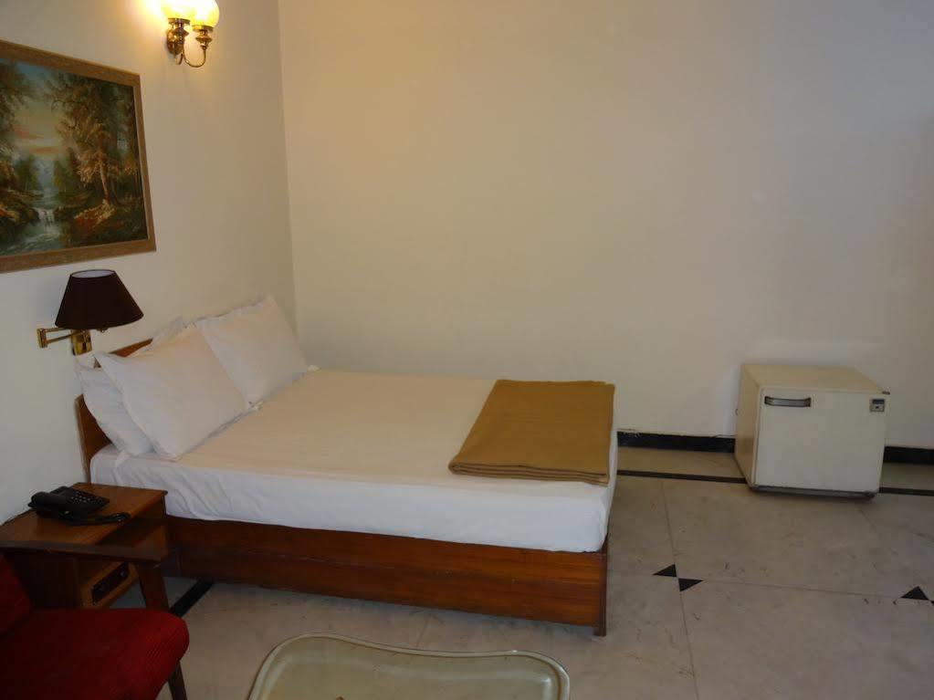 Hotel Alka Premiere Nuova Delhi Esterno foto